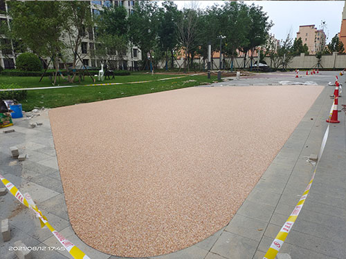 透水膠粘石路面做法