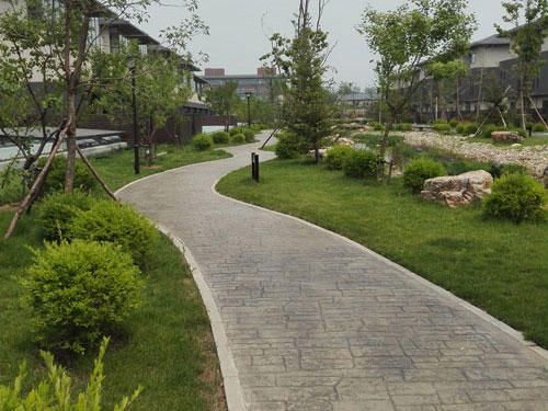沈陽某小區(qū)壓花地坪道路施工
