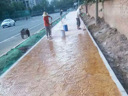 祁連大街壓印地坪人行道施工